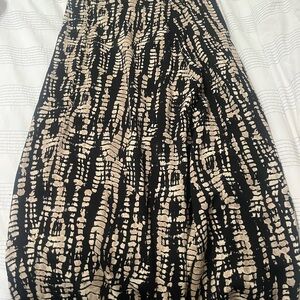 Chic Black and Cream Maxi Skirt